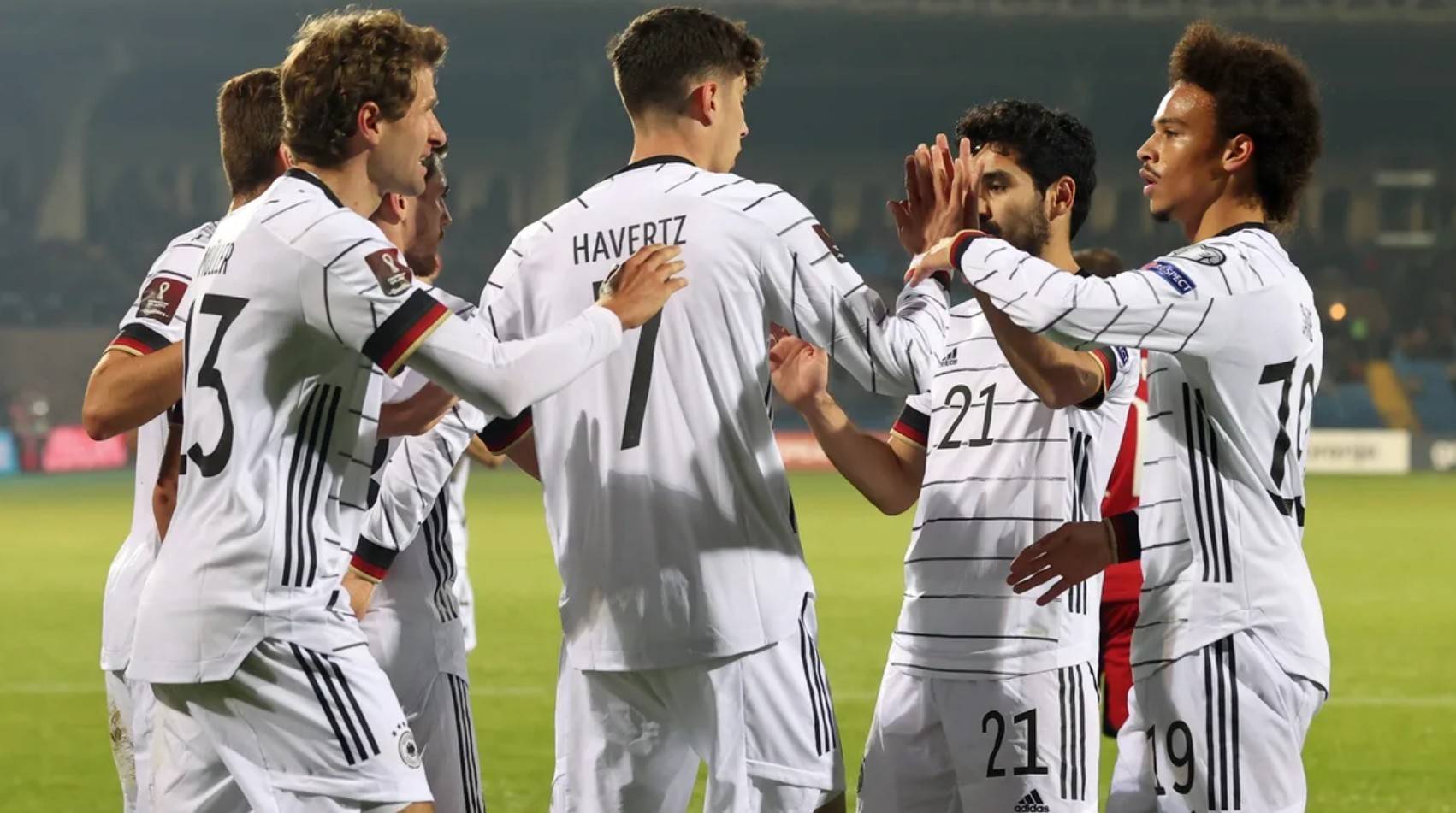 包含Doinb在巴黎圣日耳曼比赛中领先优势明显，战术调整引发热议！比赛高潮迭起的词条